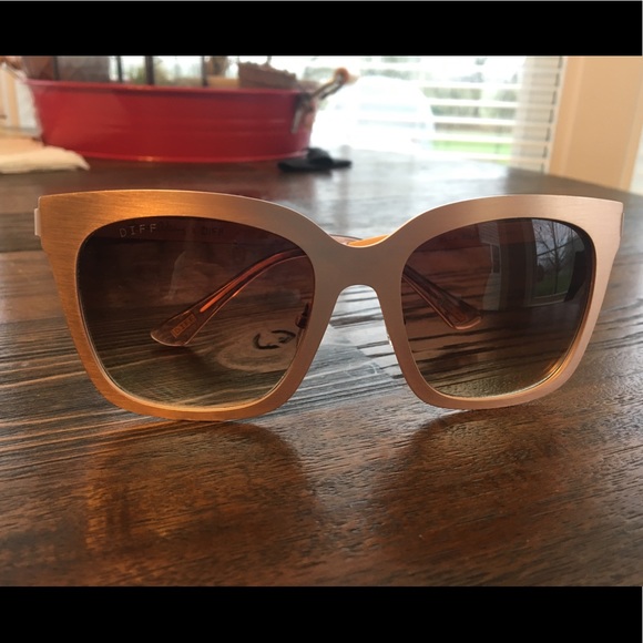DIFF Eyewear sunglasses - Picture 2 of 6